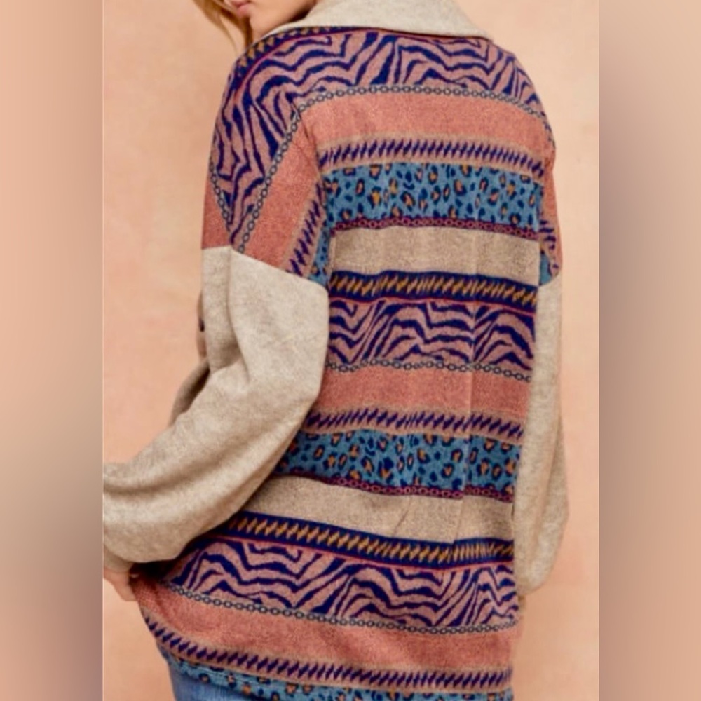 Lovely Melody Aztec print shacket size medium in excellent pre-owned condition! - Picture 2 of 6